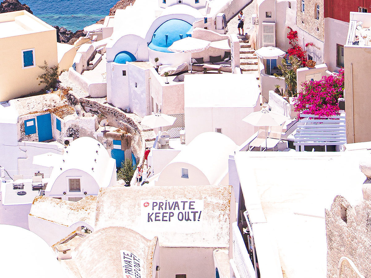 Oia in Santorini Greece, a view of the caldera of Oia, by Anna Myrha, Travel to a fairytale. The Ultimate Santorini Photo Guide blog post